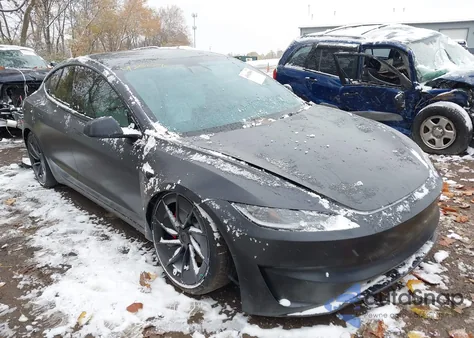 2024 Tesla Model 3 Performance All-Wheel Drive z USA, uszkodzony, nr VIN 5YJ3E1ET0RF835537